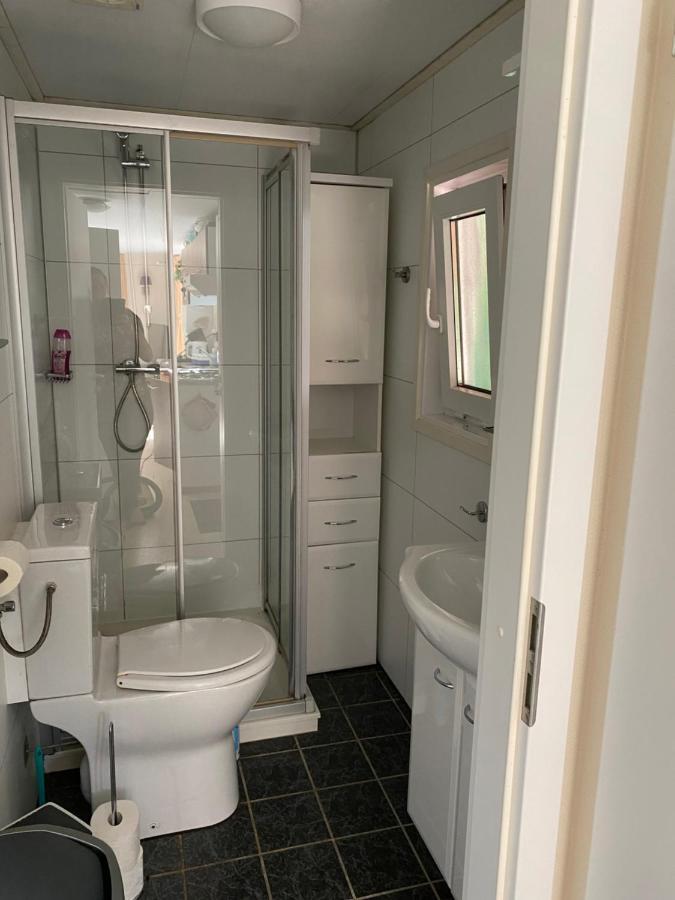 Ruim Privacyvol Chalet Met Overdekt Terras Ermelo Exterior foto