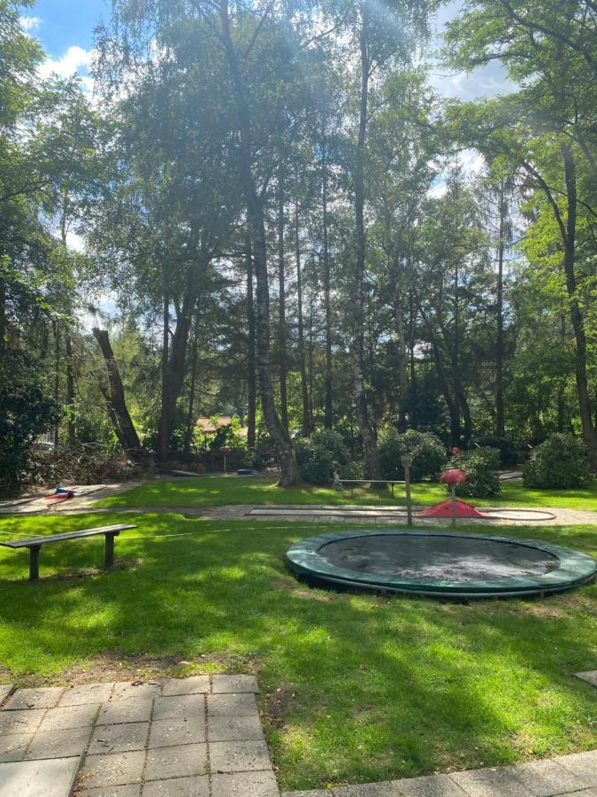 Ruim Privacyvol Chalet Met Overdekt Terras Ermelo Exterior foto